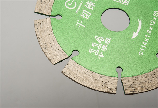 石材切割片加工后的石材應(yīng)該怎樣預(yù)防出現(xiàn)刮痕呢？